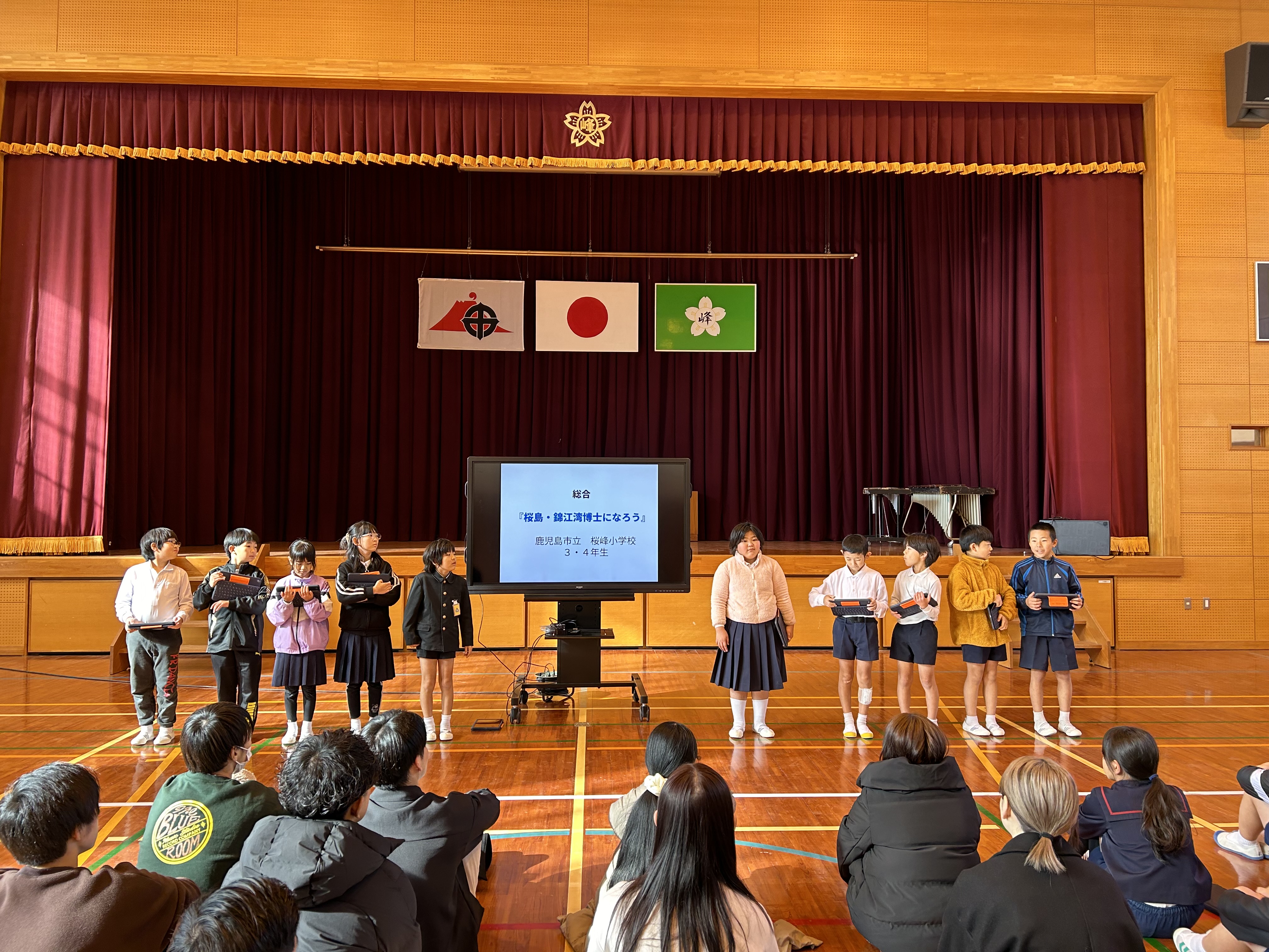 経営学科・中西ゼミが桜峰小学校の子どもたちと交流｜経済学部｜IUK
